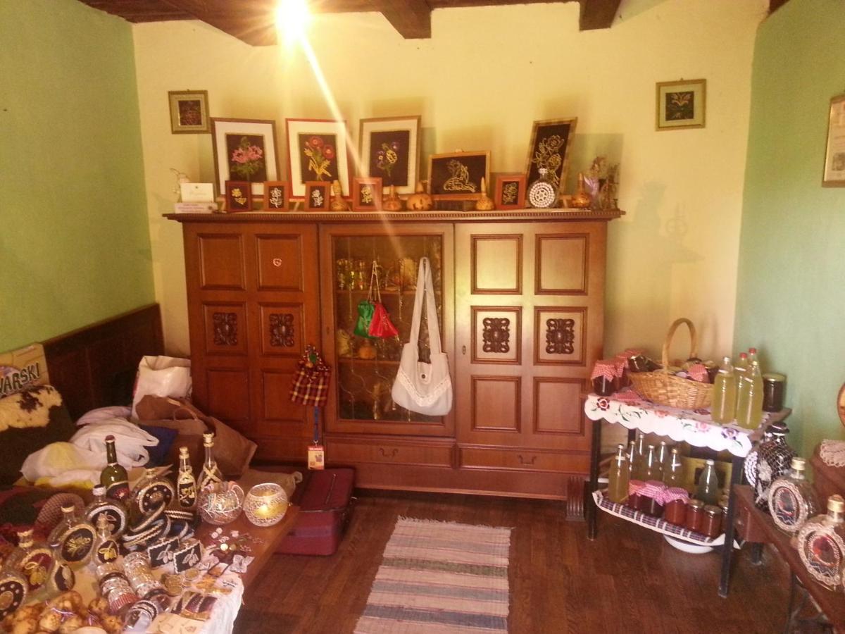 Snasini Kucari Acomodação com café da manhã Gradiste Exterior foto